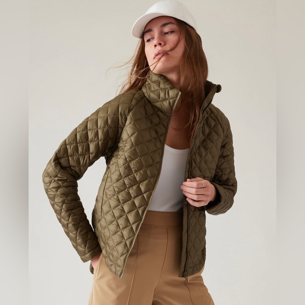 Athleta Whisper Featherless Puffer Jacket — XS Acacia Olive quilted jacket